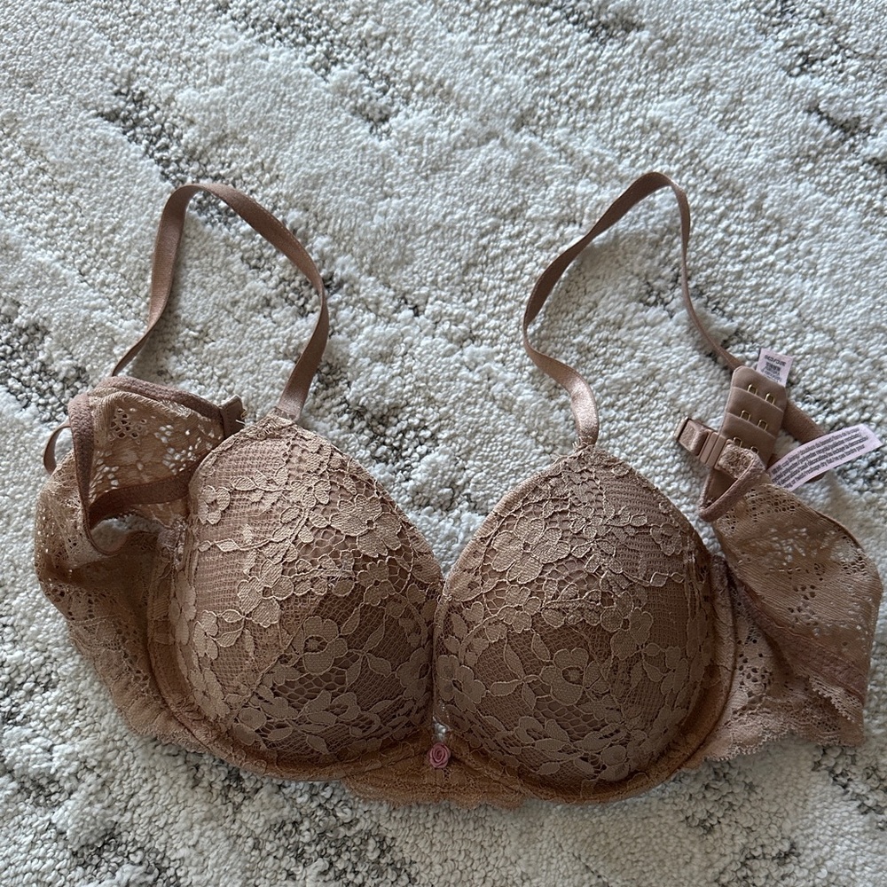 32 C Victoria’s Secret bra Nude